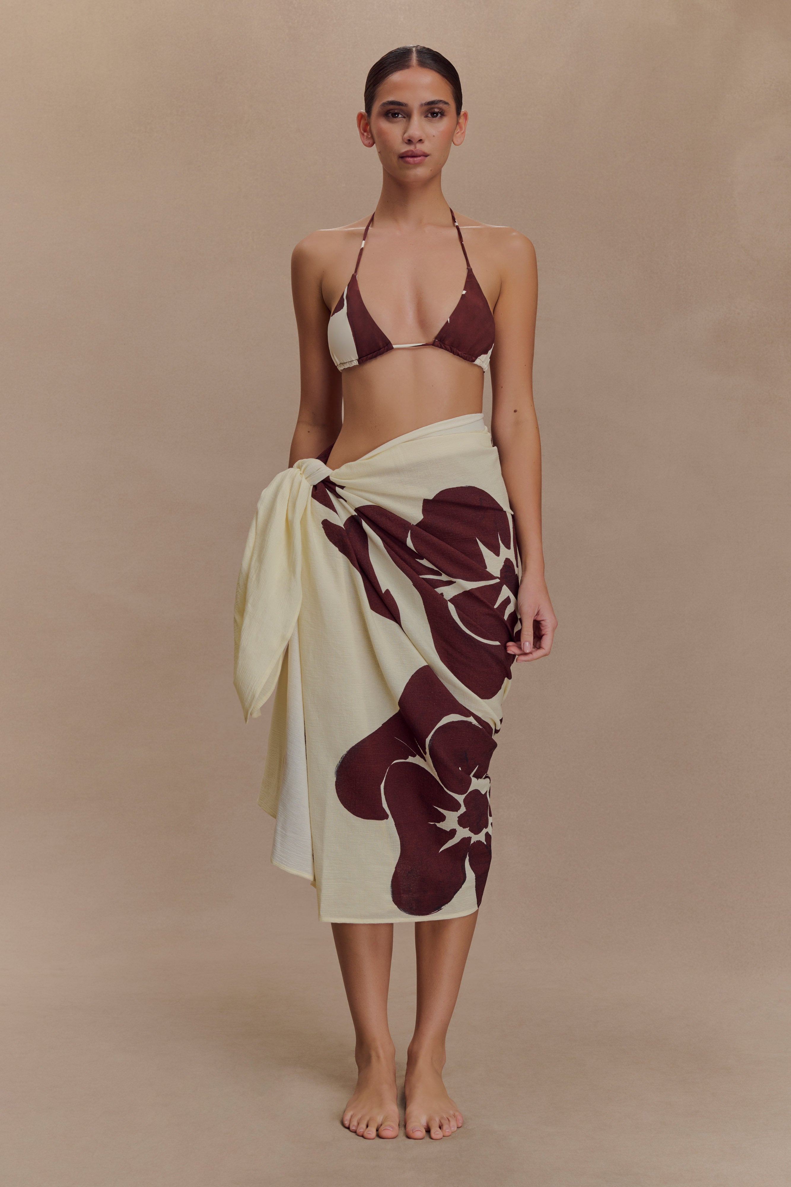 Lightweight Cotton Sarong for Beach & Travel | Evie Chocolate Deco Fleur