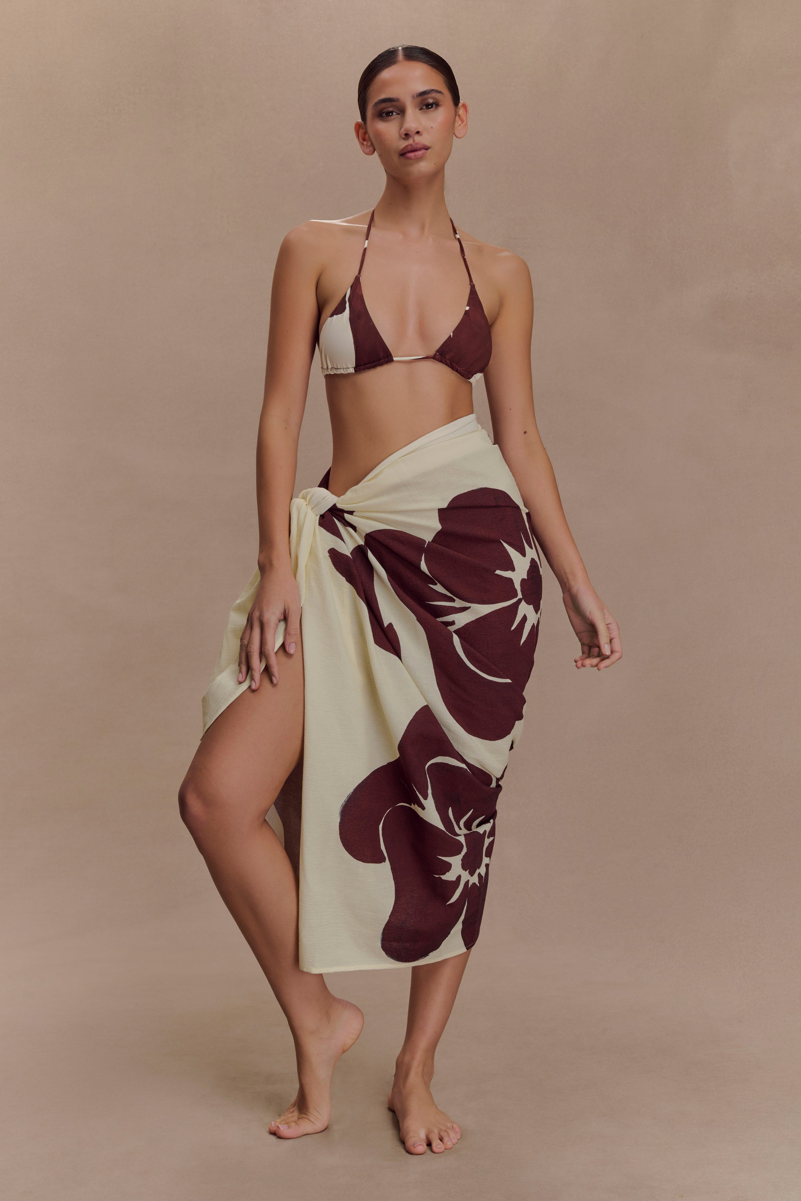 Lightweight Cotton Sarong for Beach & Travel | Evie Chocolate Deco Fleur