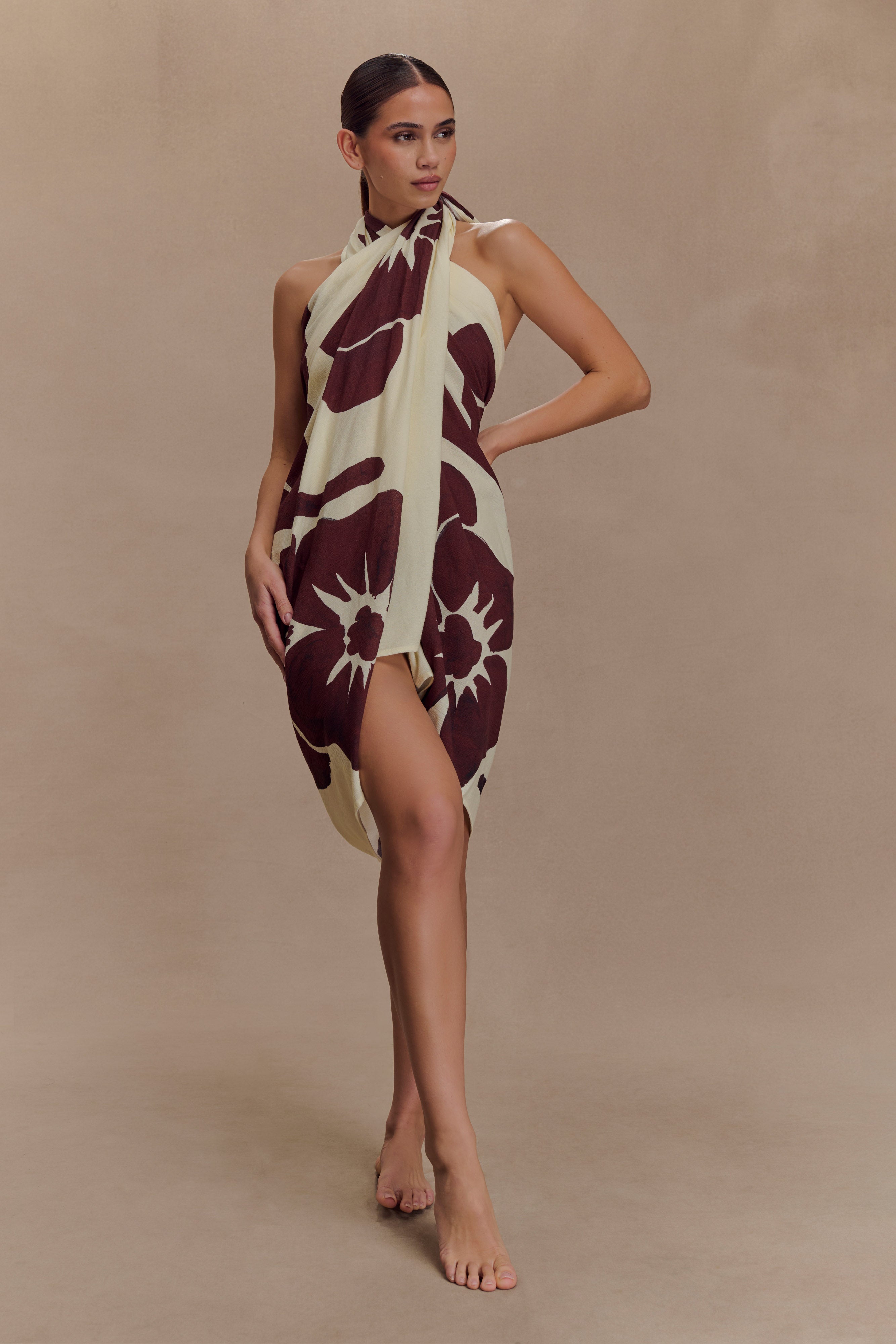 Lightweight Cotton Sarong for Beach & Travel | Evie Chocolate Deco Fleur