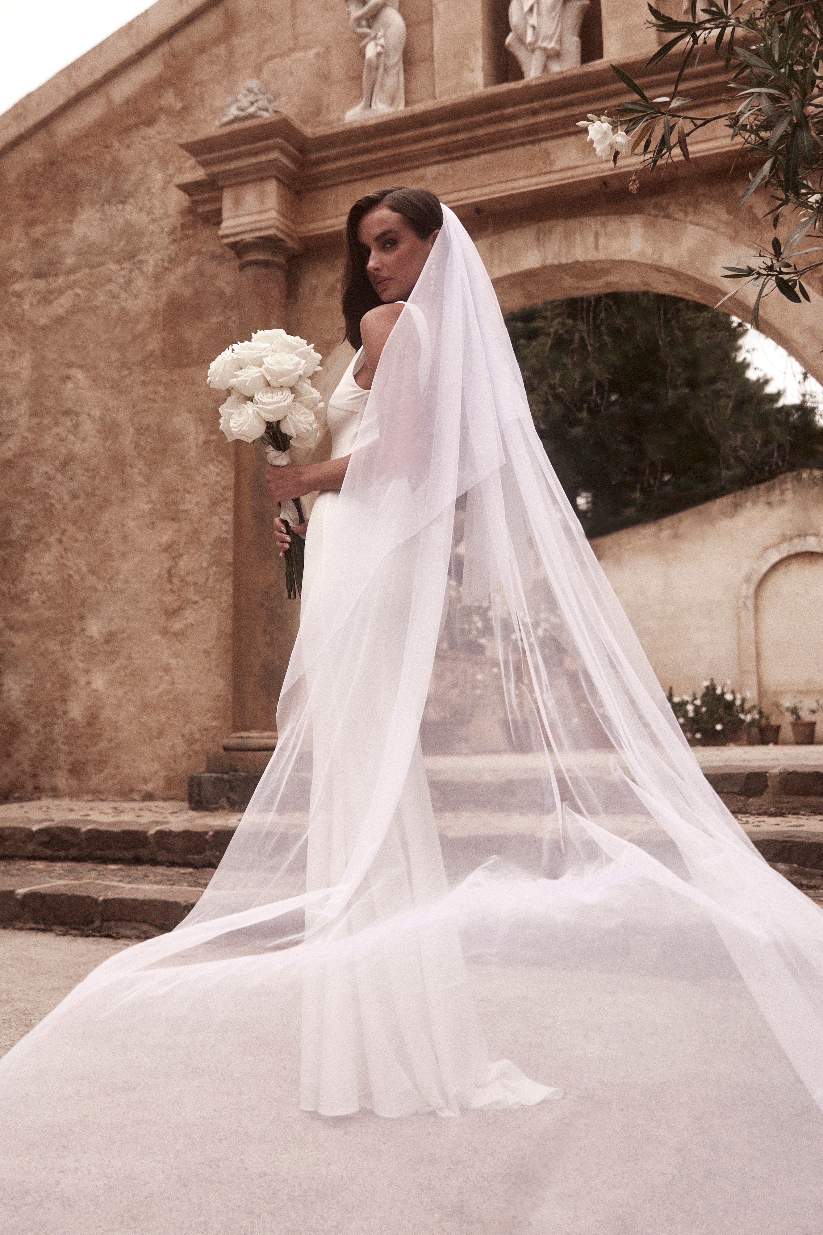 White Bridal Veil with Embroidery & Comb Clip | Margareta