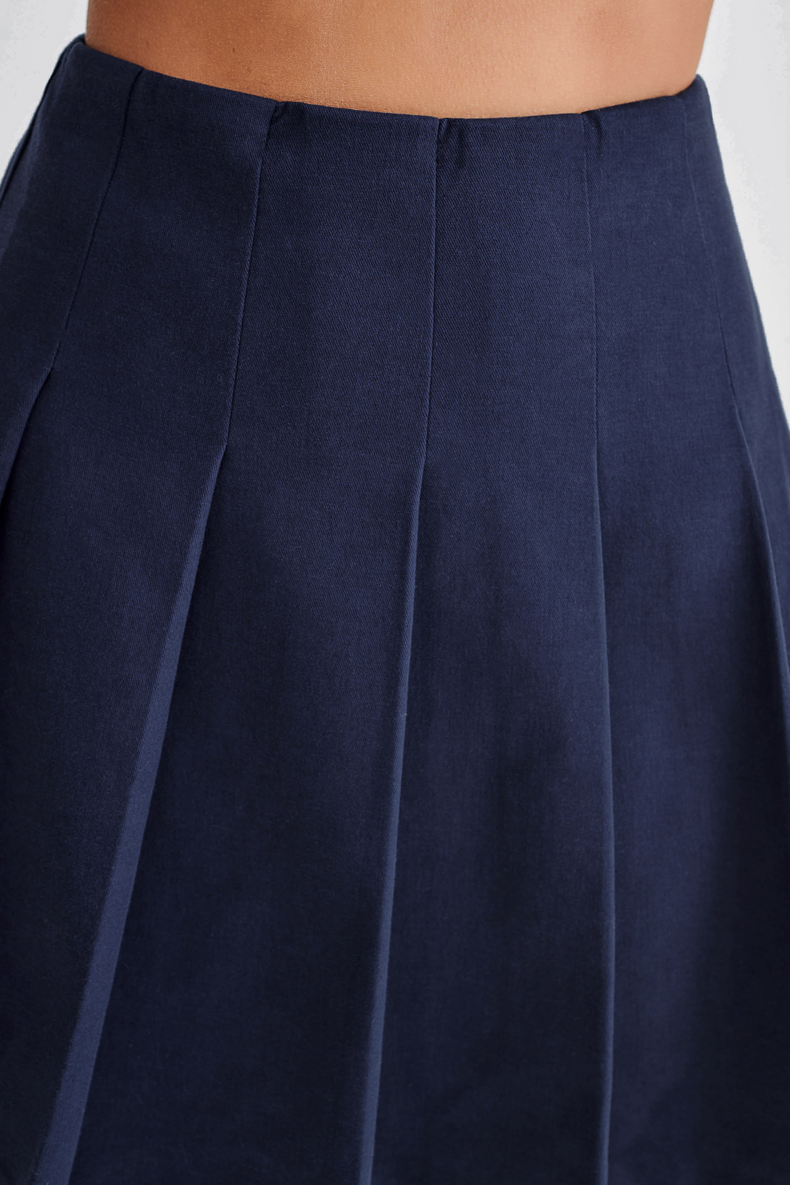 High-Waisted Cotton Pleated Mini Skirt with Side Zip | Julianna Navy