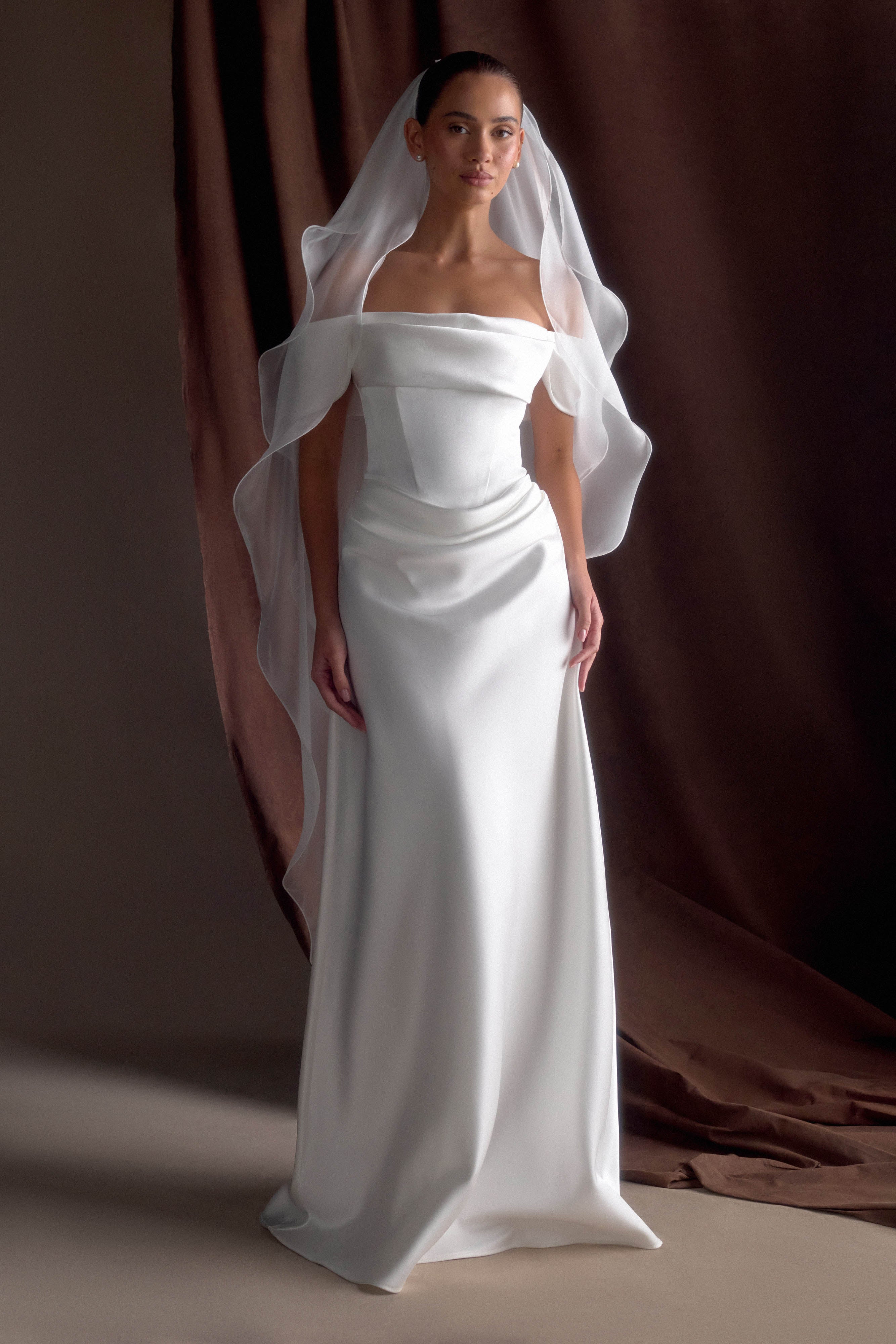 Ivory Chiffon Wedding Veil with Scalloped Edging | Asteria