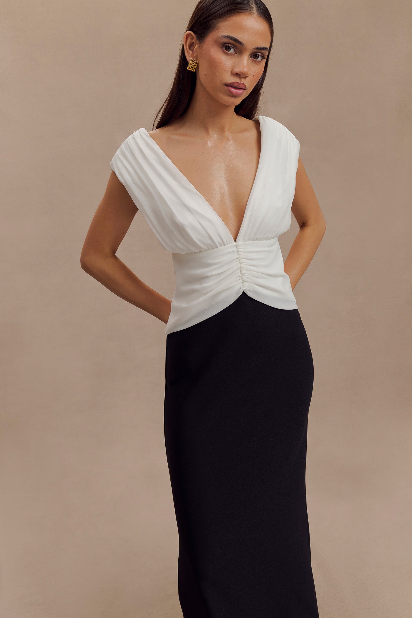 Elegant Black Contrast Maxi Dress with V Neckline | Monique