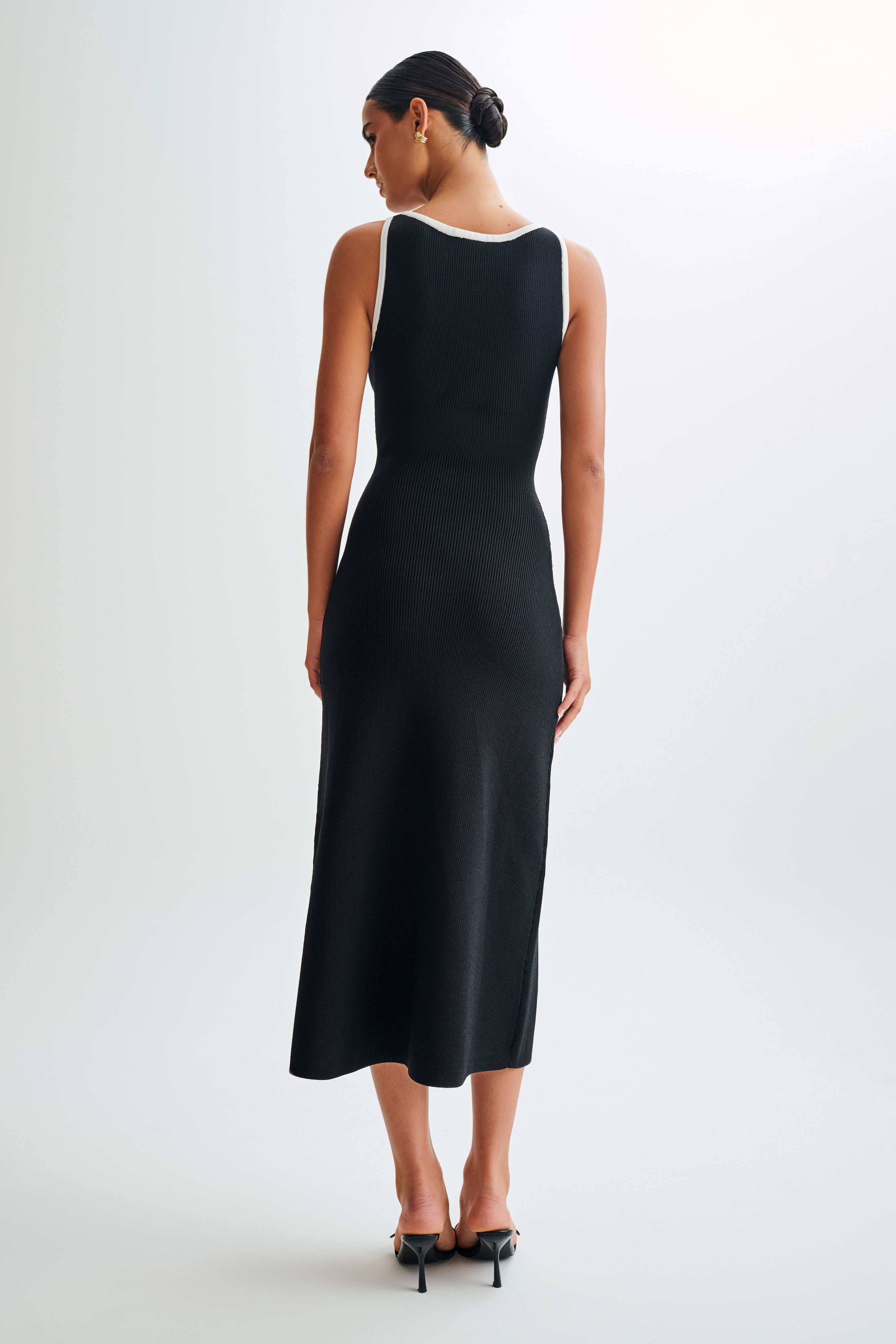 Sleeveless Buttoned Maxi Dress with Pockets | Sawyer